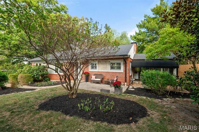 1889 N Signal Hills Drive, Kirkwood, MO 63122