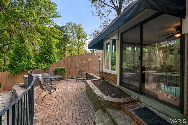 1889 N Signal Hills Drive, Kirkwood, MO 63122