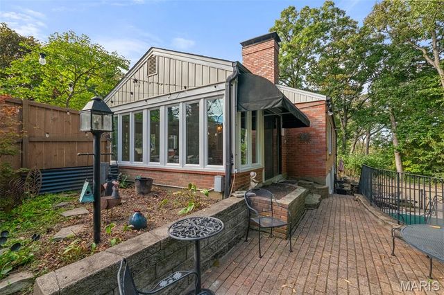 1889 N Signal Hills Drive, Kirkwood, MO 63122