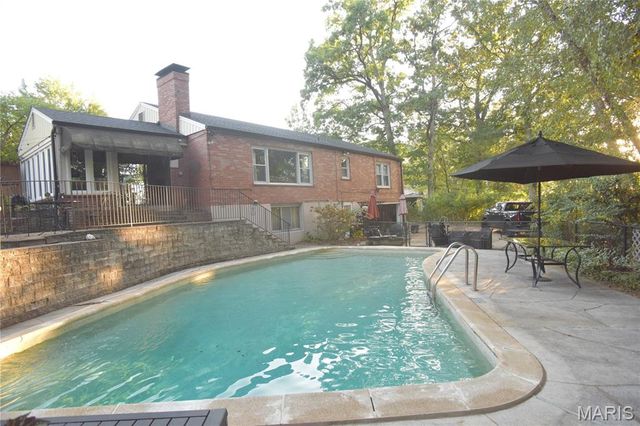 1889 N Signal Hills Drive, Kirkwood, MO 63122