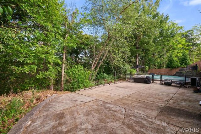 1889 N Signal Hills Drive, Kirkwood, MO 63122