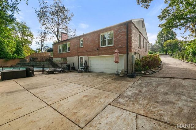 1889 N Signal Hills Drive, Kirkwood, MO 63122