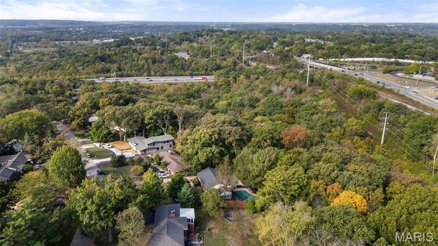 1889 N Signal Hills Drive, Kirkwood, MO 63122