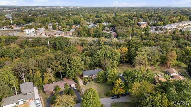 1889 N Signal Hills Drive, Kirkwood, MO 63122