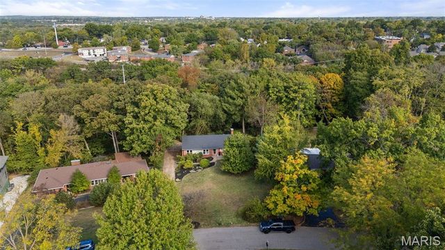 1889 N Signal Hills Drive, Kirkwood, MO 63122