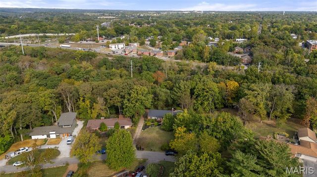 1889 N Signal Hills Drive, Kirkwood, MO 63122