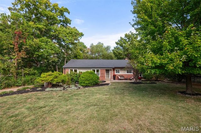1889 N Signal Hills Drive, Kirkwood, MO 63122