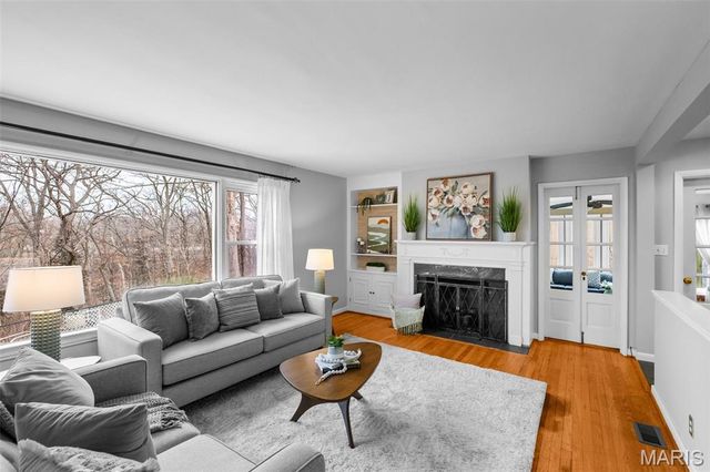 1889 N Signal Hills Drive, Kirkwood, MO 63122