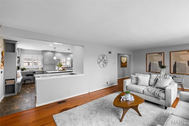 1889 N Signal Hills Drive, Kirkwood, MO 63122