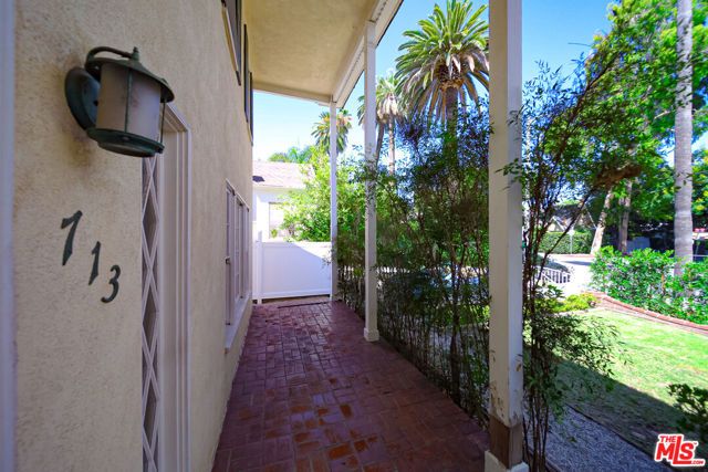 713 N Doheny Drive, Beverly Hills, CA 90210