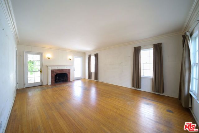 713 N Doheny Drive, Beverly Hills, CA 90210