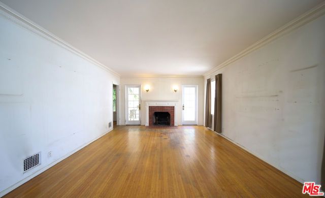 713 N Doheny Drive, Beverly Hills, CA 90210