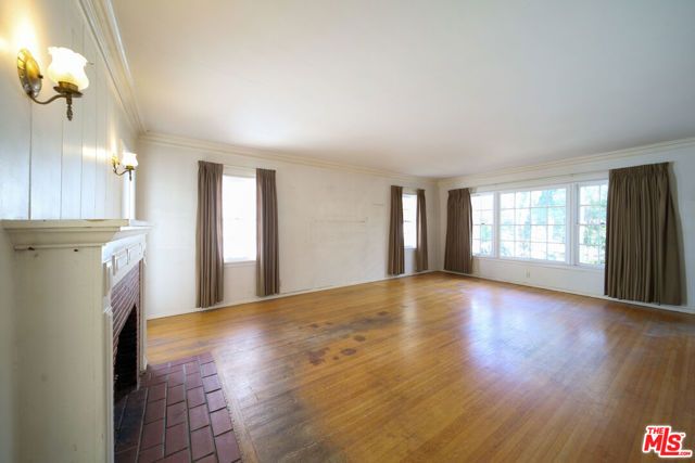 713 N Doheny Drive, Beverly Hills, CA 90210