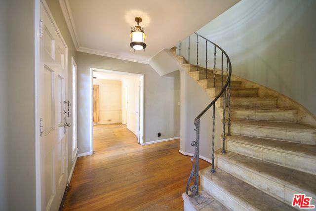 713 N Doheny Drive, Beverly Hills, CA 90210