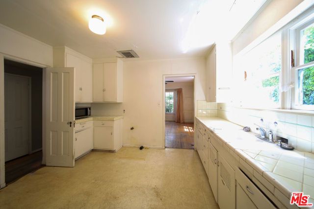 713 N Doheny Drive, Beverly Hills, CA 90210