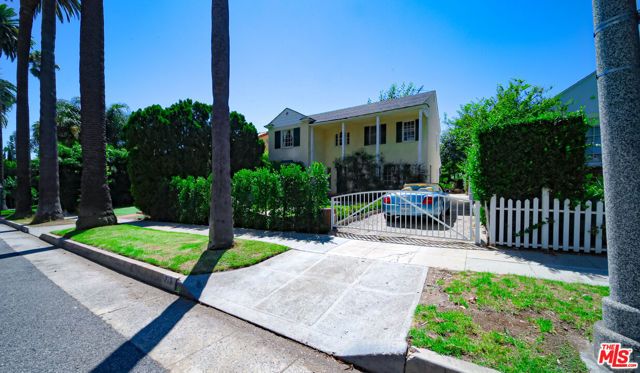 713 N Doheny Drive, Beverly Hills, CA 90210