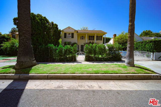 713 N Doheny Drive, Beverly Hills, CA 90210