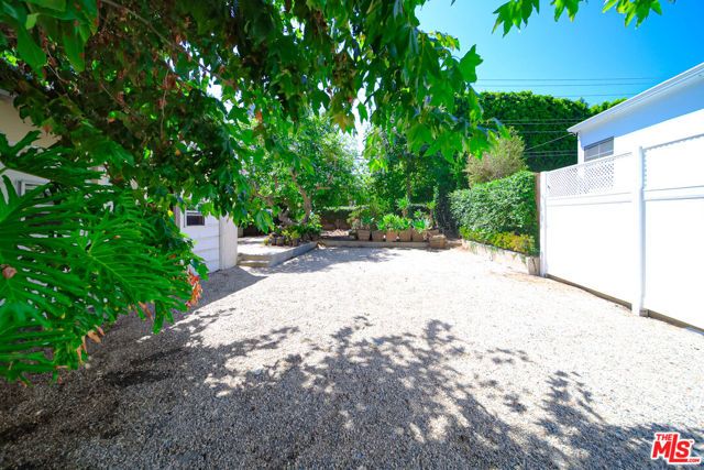 713 N Doheny Drive, Beverly Hills, CA 90210