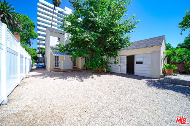 713 N Doheny Drive, Beverly Hills, CA 90210