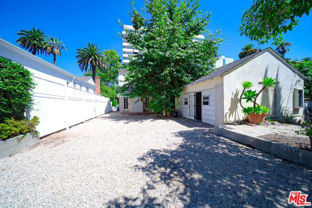 713 N Doheny Drive, Beverly Hills, CA 90210