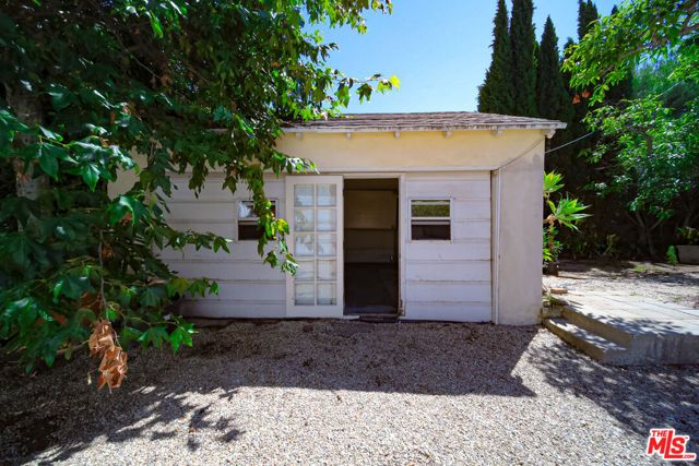 713 N Doheny Drive, Beverly Hills, CA 90210
