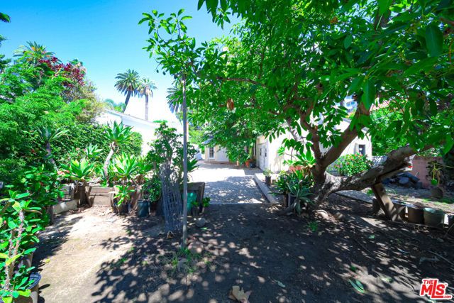 713 N Doheny Drive, Beverly Hills, CA 90210