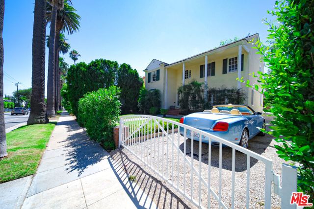 713 N Doheny Drive, Beverly Hills, CA 90210