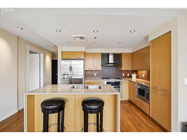 1260 Nw NAITO Pkwy Nw 710, Portland, OR 97209