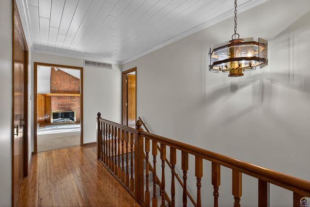 3835 SW Wood Valley DR, Topeka, KS 66610