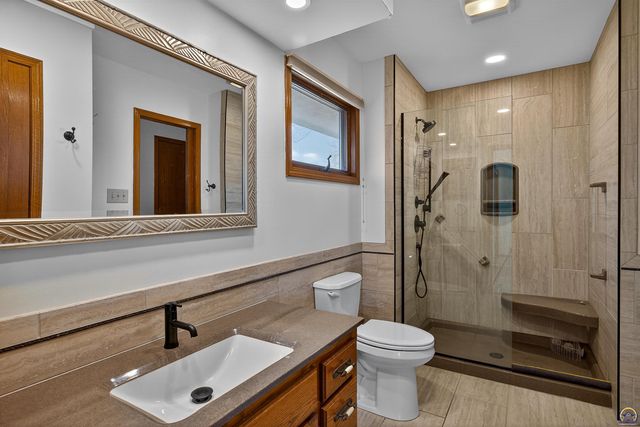 3835 SW Wood Valley DR, Topeka, KS 66610