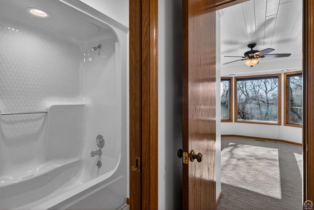 3835 SW Wood Valley DR, Topeka, KS 66610