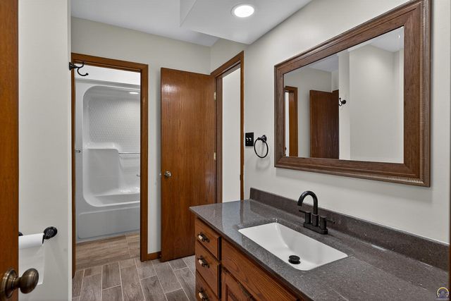 3835 SW Wood Valley DR, Topeka, KS 66610