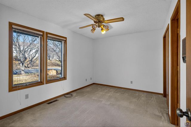 3835 SW Wood Valley DR, Topeka, KS 66610