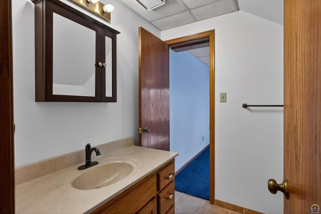 3835 SW Wood Valley DR, Topeka, KS 66610