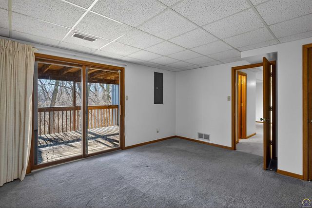 3835 SW Wood Valley DR, Topeka, KS 66610