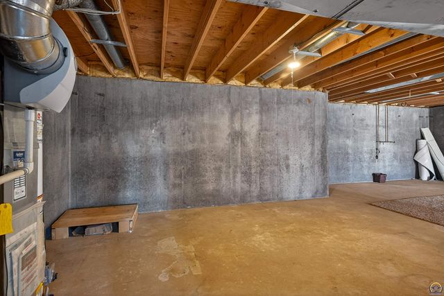 3835 SW Wood Valley DR, Topeka, KS 66610