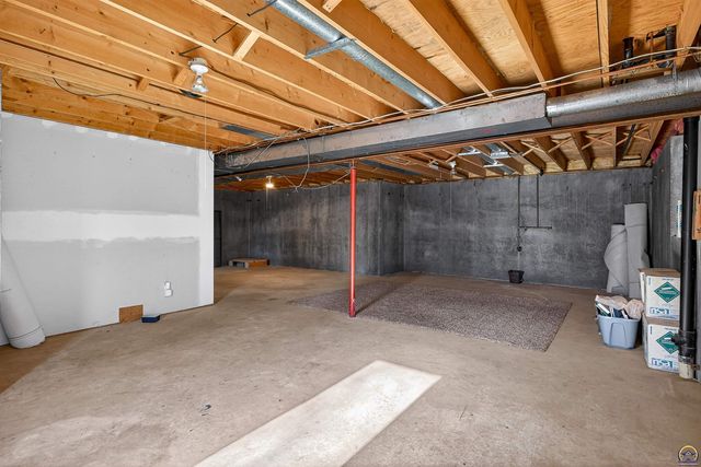 3835 SW Wood Valley DR, Topeka, KS 66610