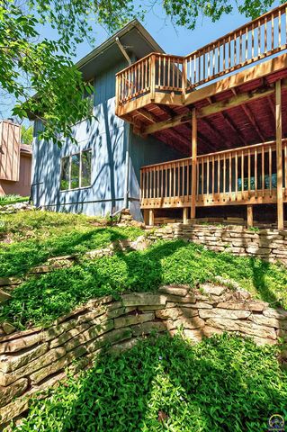 3835 SW Wood Valley DR, Topeka, KS 66610