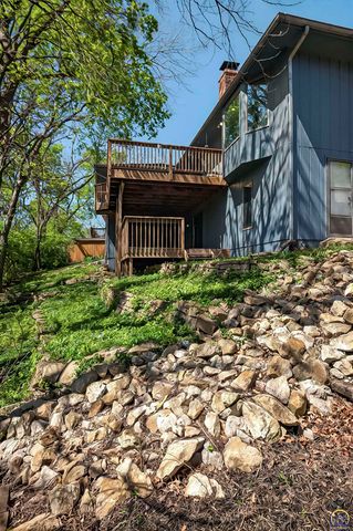 3835 SW Wood Valley DR, Topeka, KS 66610