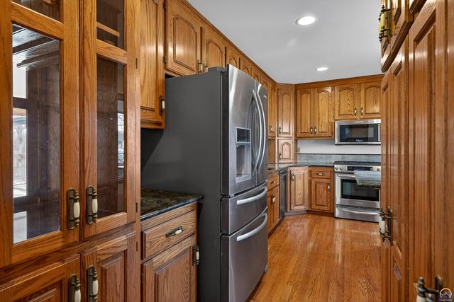 3835 SW Wood Valley DR, Topeka, KS 66610