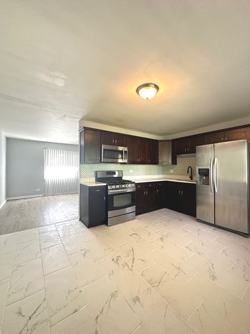 41 S Walnut Lane, Glenwood, IL 60425