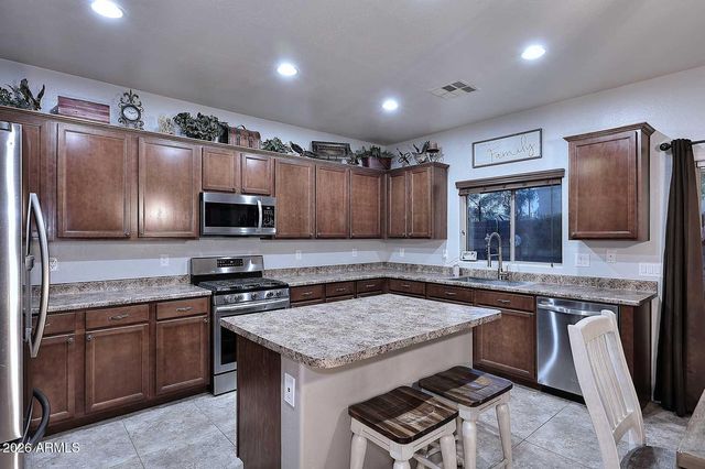 12120 W LEATHER Lane W, Peoria, AZ 85383