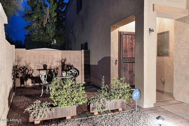 12120 W LEATHER Lane W, Peoria, AZ 85383