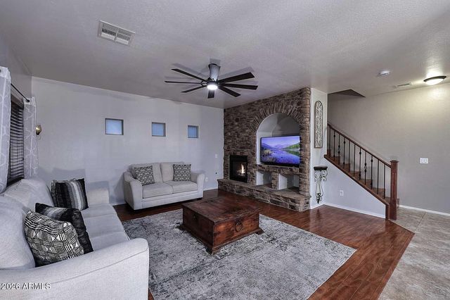 12120 W LEATHER Lane W, Peoria, AZ 85383