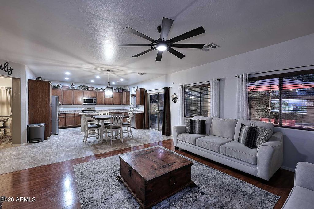 Image 10 of property listing at 12120 W LEATHER Lane W, Peoria, AZ 85383