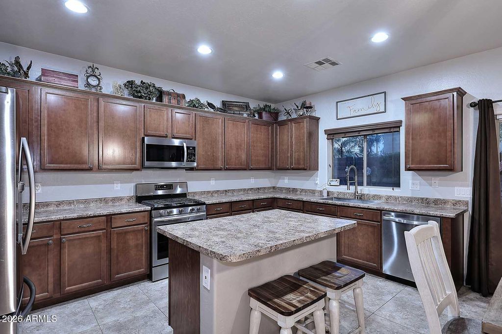 Image 12 of property listing at 12120 W LEATHER Lane W, Peoria, AZ 85383