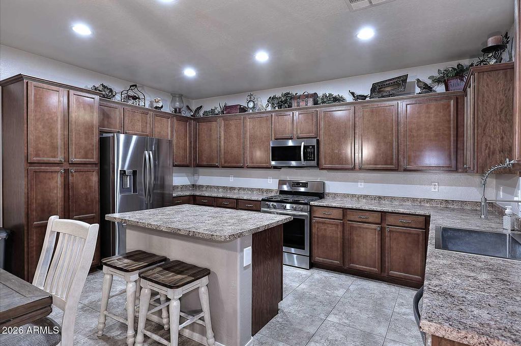 Image 13 of property listing at 12120 W LEATHER Lane W, Peoria, AZ 85383