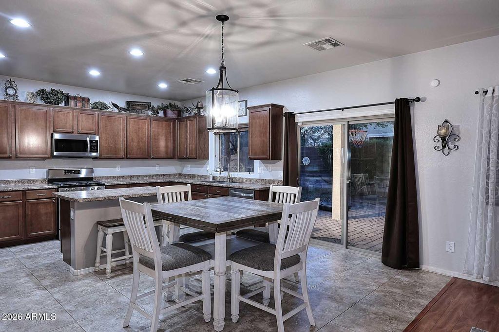 Image 14 of property listing at 12120 W LEATHER Lane W, Peoria, AZ 85383