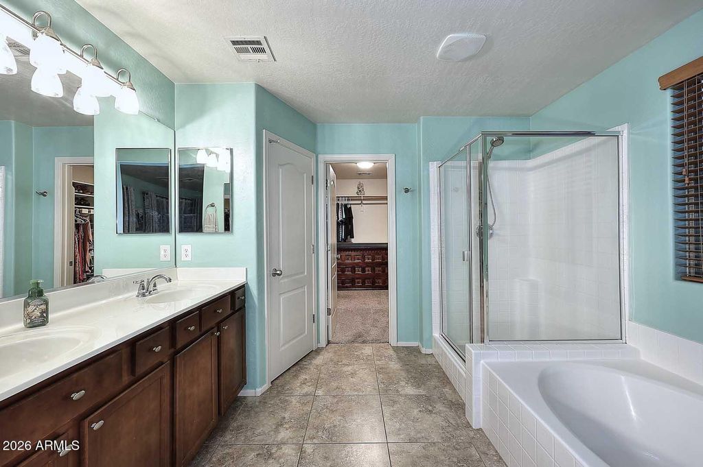 Image 19 of property listing at 12120 W LEATHER Lane W, Peoria, AZ 85383