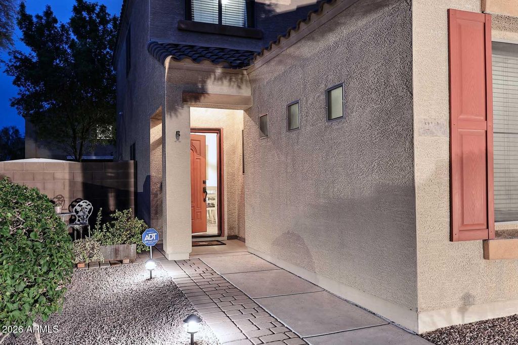 Image 3 of property listing at 12120 W LEATHER Lane W, Peoria, AZ 85383